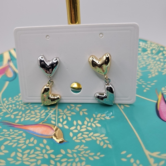 🆕️Metallic dangling connecting hearts earrings - Picture 3 of 3
